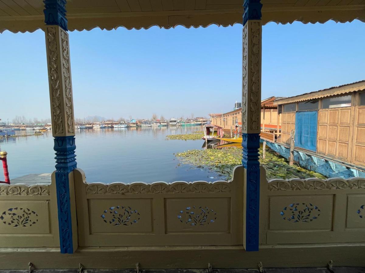 Floating Young Gulshan Houseboat Srīnagar Zewnętrze zdjęcie