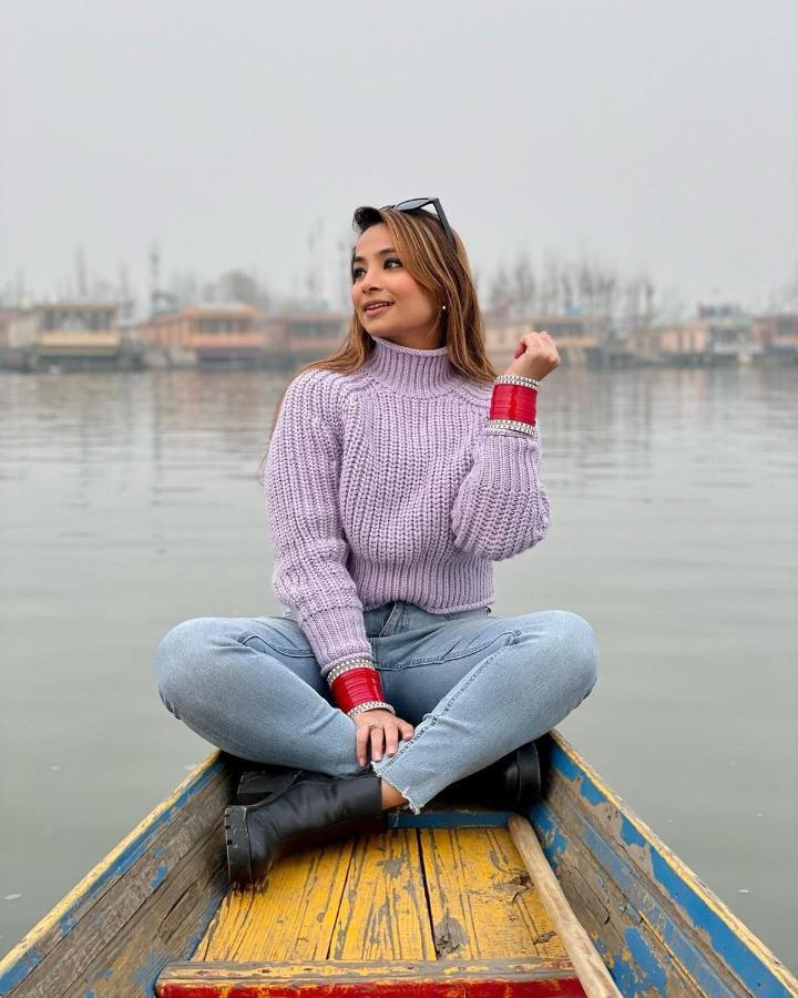 Floating Young Gulshan Houseboat Srīnagar Zewnętrze zdjęcie