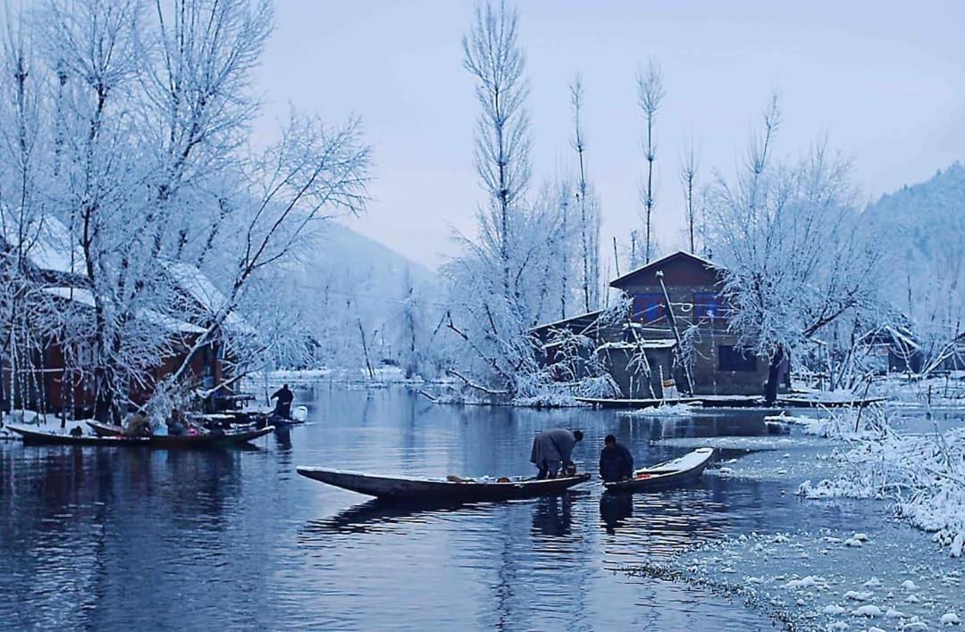 Floating Young Gulshan Houseboat Srīnagar Zewnętrze zdjęcie